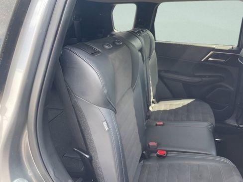 Used 2024 Mitsubishi Outlander SE image 9