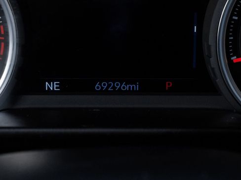 Used 2021 Chevrolet Tahoe Premier w/ Premium Package RWD image 21