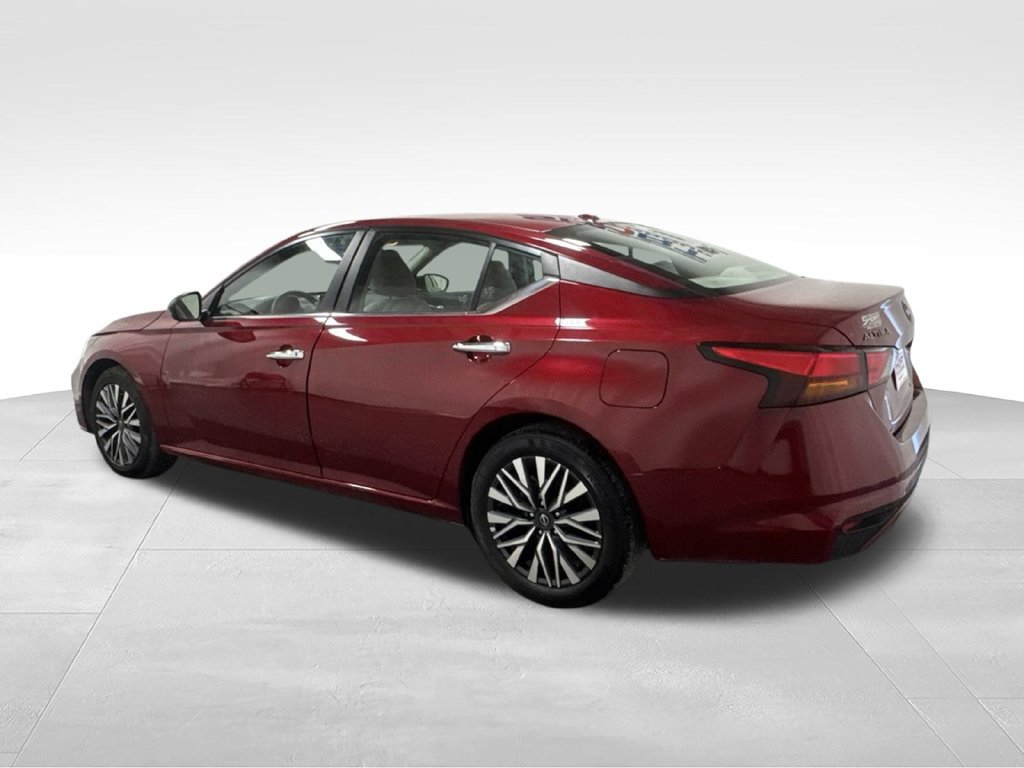 Used 2025 Nissan Altima 2.5 SV FWD image 10