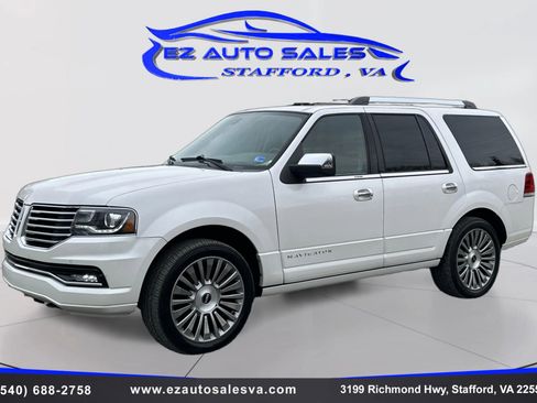 Used 2017 Lincoln Navigator Select image 9