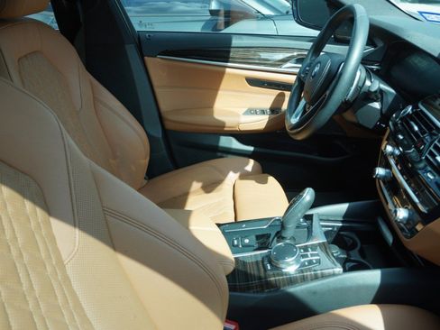 Used 2023 BMW 540i w/ Premium Package image 10