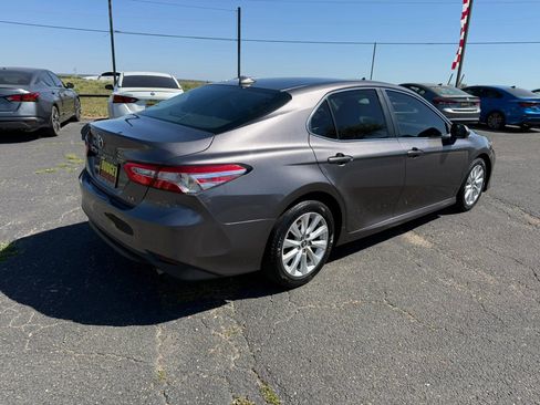 Used 2019 Toyota Camry LE image 5