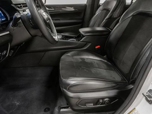 Used 2023 Jeep Grand Cherokee Altitude AWD/4WD image 13