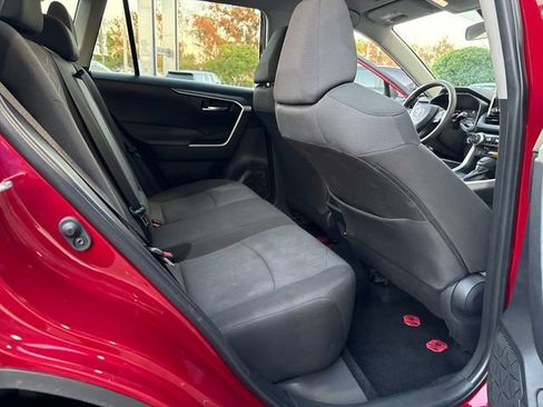 Used 2025 Toyota RAV4 XLE FWD image 32