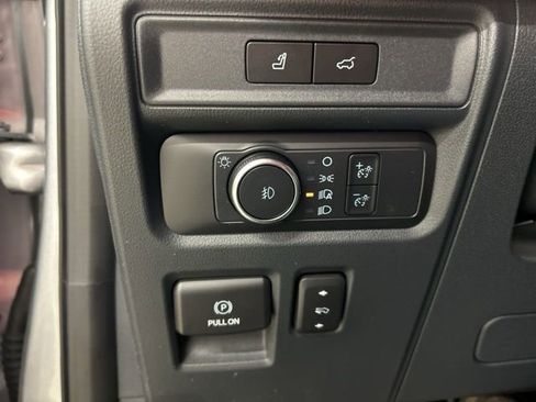 Used 2022 Ford Expedition Limited image 17