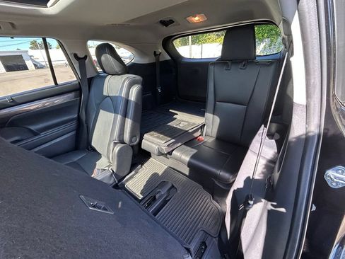 Used 2022 Toyota Highlander Platinum AWD/4WD image 37