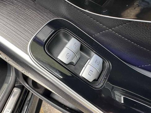 Used 2022 Mercedes-Benz S 580 4MATIC Sedan w/ AMG Line Package image 38