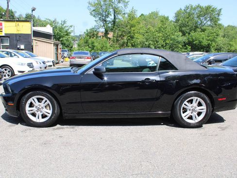 Used 2014 Ford Mustang Convertible RWD image 12