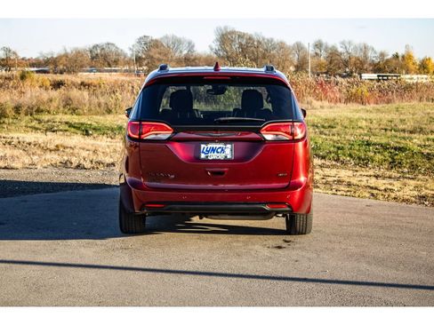 Used 2020 Chrysler Pacifica Touring-L w/ Advanced Safetytec Group image 3