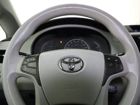 Used 2011 Toyota Sienna LE image 17