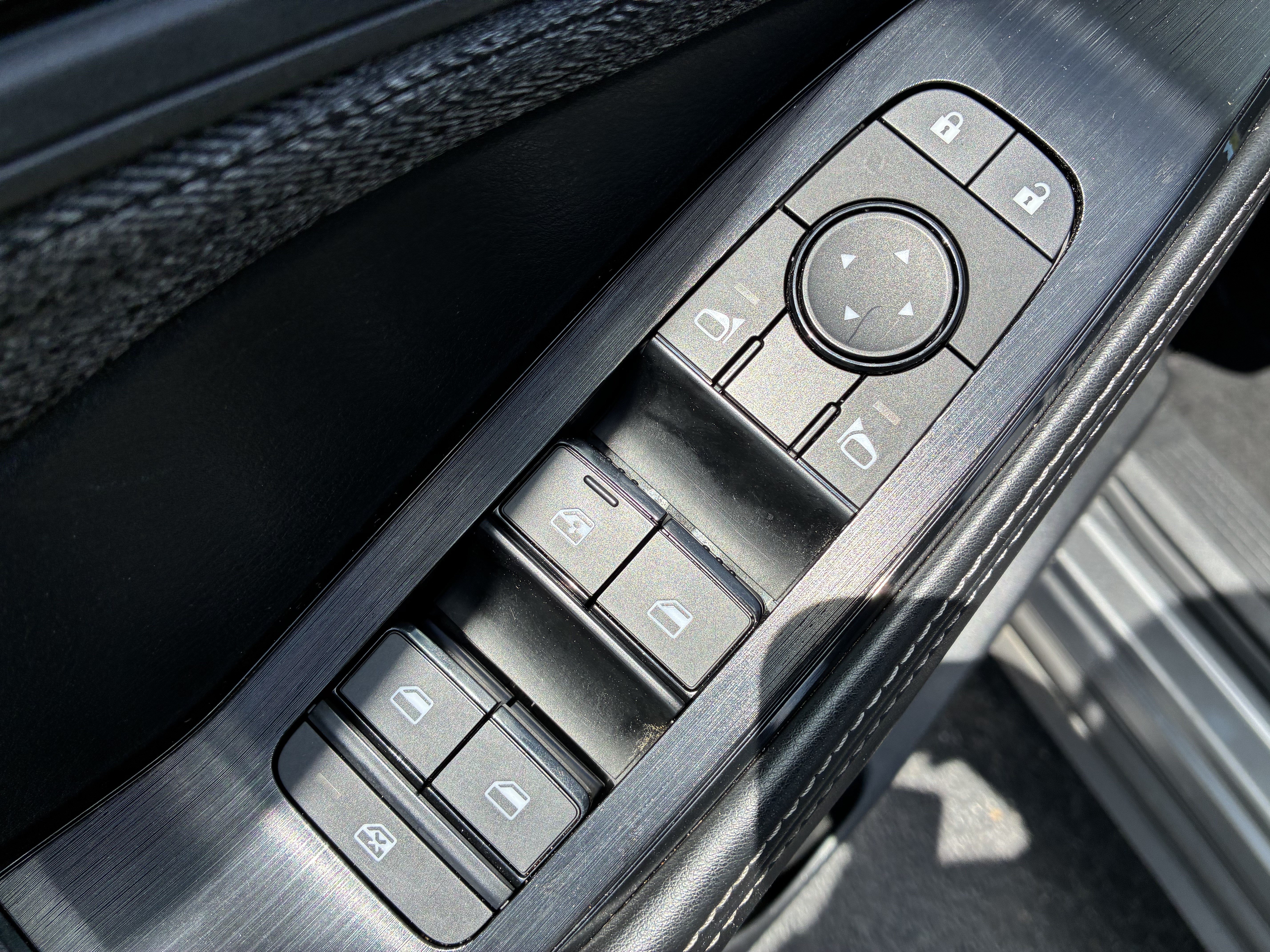 Used 2022 Nissan Rogue SV FWD image 23