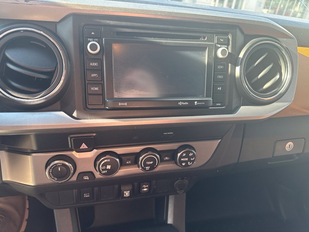Used 2019 Toyota Tacoma SR5 AWD/4WD image 11