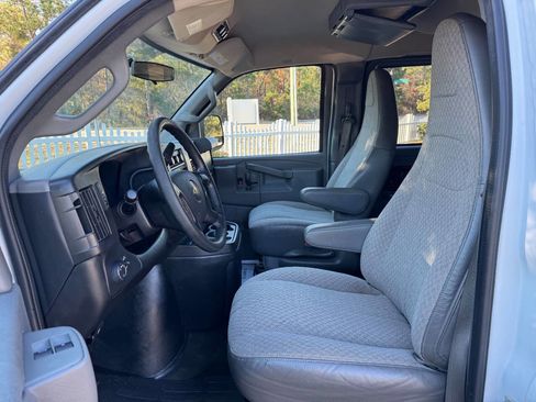 Used 2016 Chevrolet Express 3500 LT w/ LT Preferred Equipment Group image 10