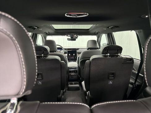 New 2025 Jeep Grand Cherokee L Limited w/ Luxury Tech Group II RWD image 10
