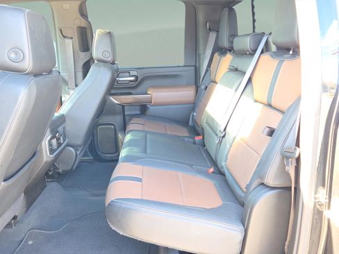 Used 2022 Chevrolet Silverado 3500 High Country image 11