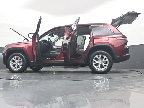 Used 2023 Jeep Grand Cherokee Limited AWD/4WD image 44