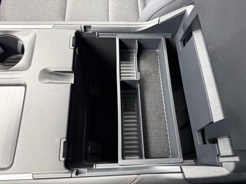 New 2025 Ford Expedition Active image 42