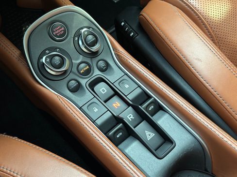Used 2017 McLaren 570S RWD image 28