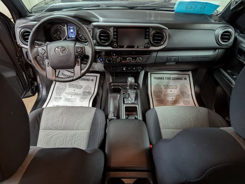 Used 2020 Toyota Tacoma TRD Off-Road AWD/4WD image 9