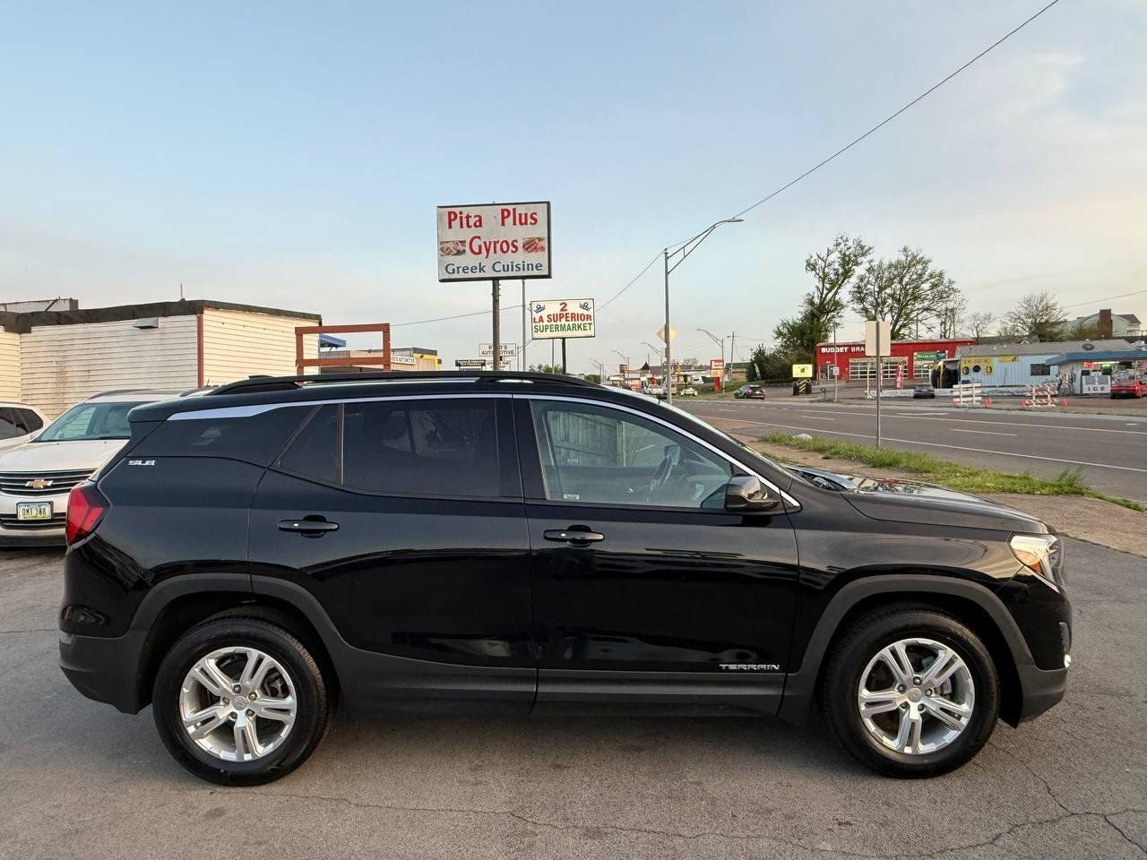 Used 2020 GMC Terrain SLE w/ Driver Convenience Package FWD image 11