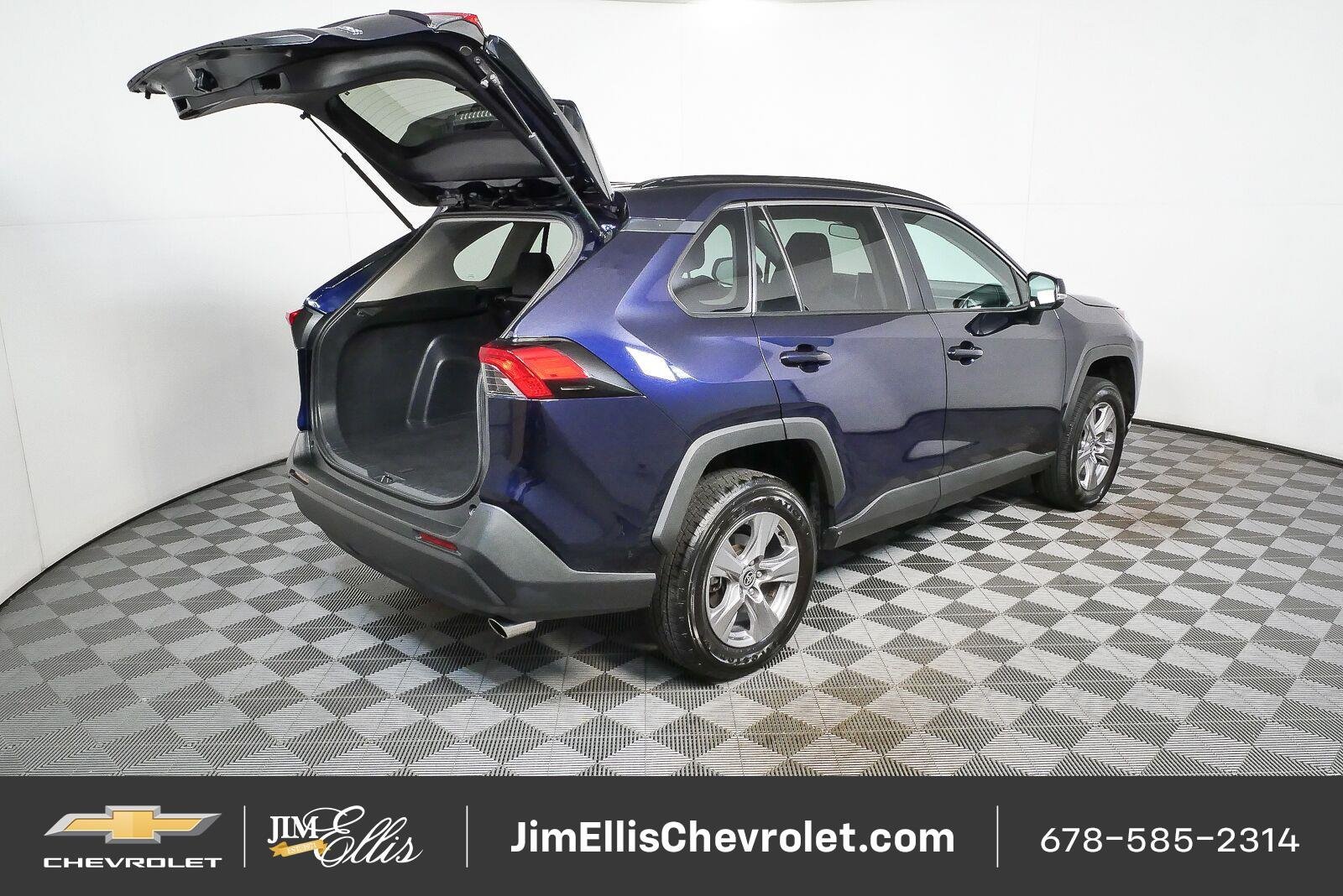 Used 2024 Toyota RAV4 XLE FWD image 29