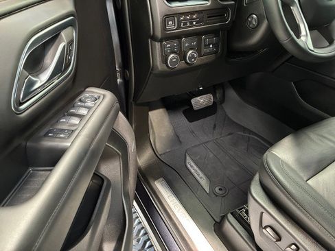 Used 2024 Chevrolet Suburban Z71 w/ Luxury Package image 7