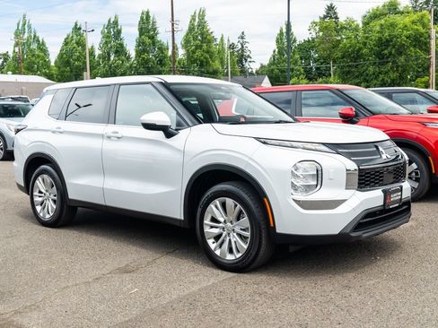 Used 2025 Mitsubishi Outlander ES AWD/4WD image 1