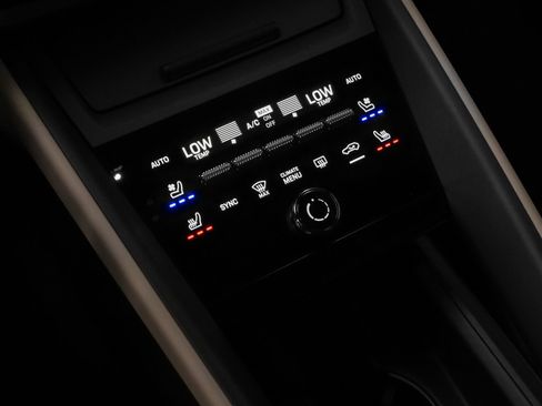 Used 2025 Porsche Macan Electric image 34