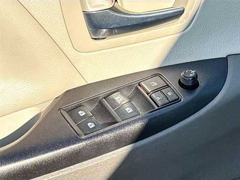 Used 2020 Toyota Sienna LE FWD image 17