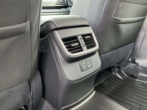 Used 2025 Subaru Outback Premium image 18