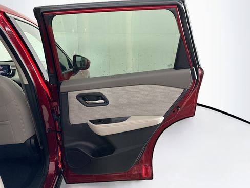 Used 2023 Nissan Rogue SV image 28