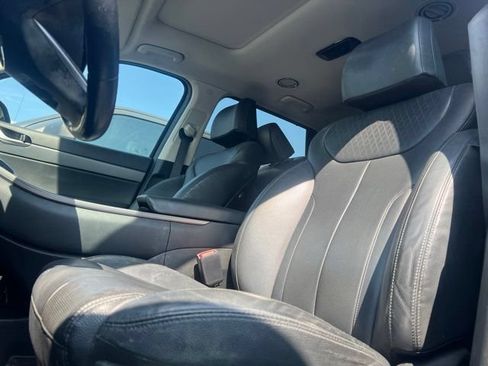 Used 2022 Hyundai Palisade SEL w/ Premium Package FWD image 3