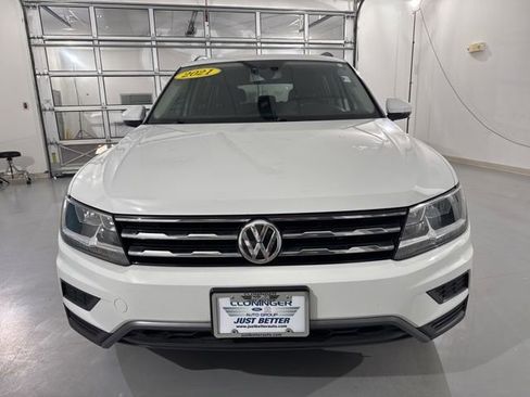 Used 2021 Volkswagen Tiguan SE w/ Panoramic Sunroof Package AWD/4WD image 2