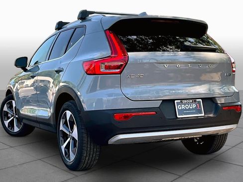 Used 2025 Volvo XC40 B5 Plus AWD/4WD image 12