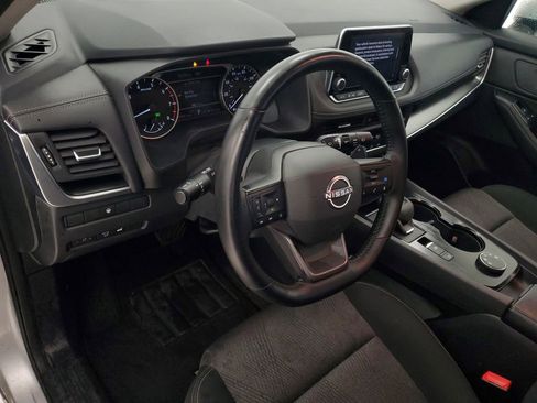 Used 2025 Nissan Rogue SV image 9