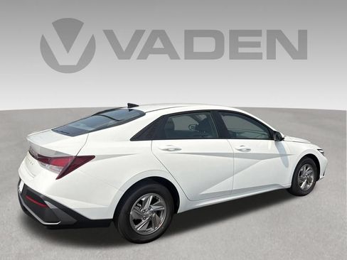 New 2026 Hyundai Elantra SE FWD image 7