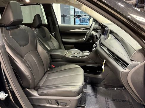 Certified 2026 INFINITI QX60 Luxe w/ Family Package AWD/4WD image 20