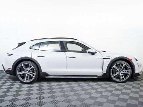 Used 2024 Porsche Taycan 4 Cross Turismo w/ Premium Package image 9