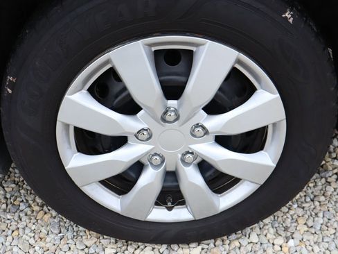 Used 2013 Toyota Camry LE image 10