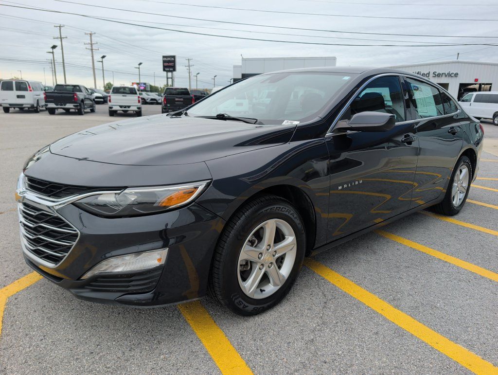Used 2023 Chevrolet Malibu LT FWD image 3