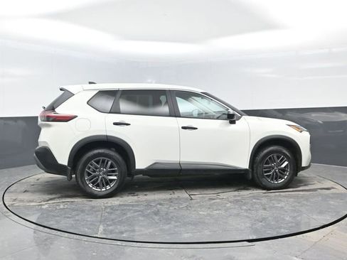 Used 2023 Nissan Rogue S image 3