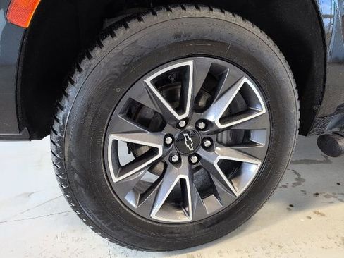 Used 2023 Chevrolet Suburban Z71 AWD/4WD image 7