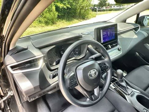 Used 2025 Toyota Corolla LE FWD image 15