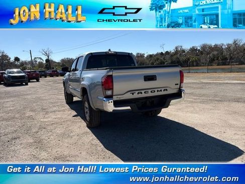Used 2018 Toyota Tacoma 2WD Double Cab image 10