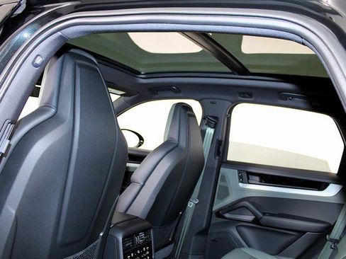 New 2025 Porsche Cayenne S image 21