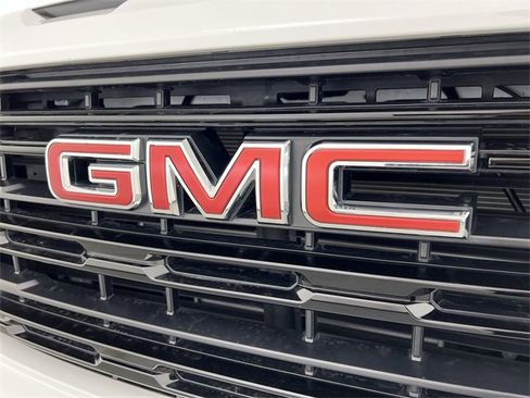 Used 2025 GMC Sierra 1500 Elevation image 31