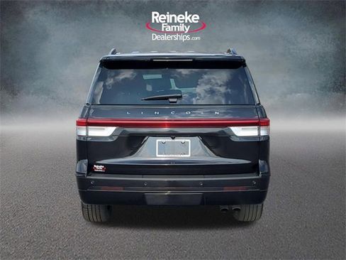 Used 2022 Lincoln Navigator 4WD image 6