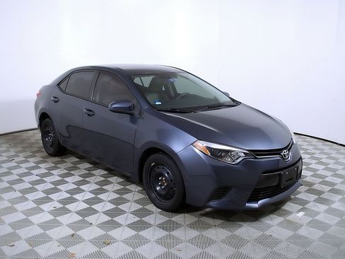 Used 2016 Toyota Corolla LE FWD image 6