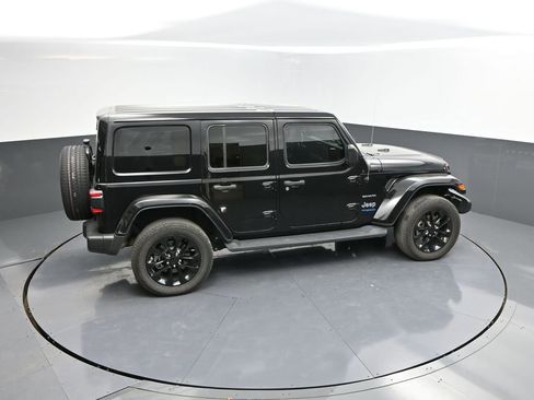 Used 2022 Jeep Wrangler Unlimited Sahara w/ Cold Weather Group image 30