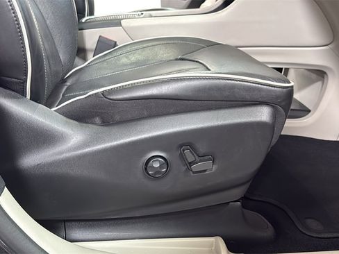 Used 2022 Chrysler Pacifica Limited image 21